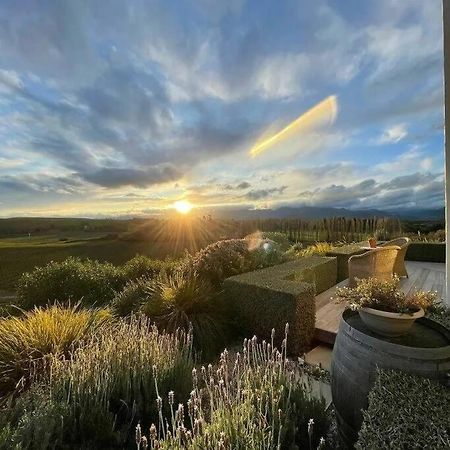 Luxury Cottage With Stunning Vineyard Views Renwick ภายนอก รูปภาพ
