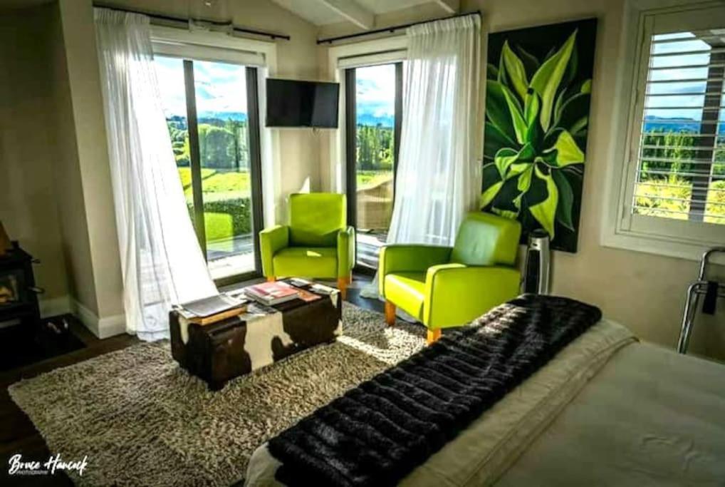 Luxury Cottage With Stunning Vineyard Views Renwick ภายนอก รูปภาพ