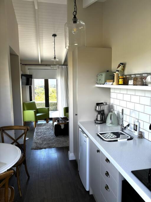 Luxury Cottage With Stunning Vineyard Views Renwick ภายนอก รูปภาพ