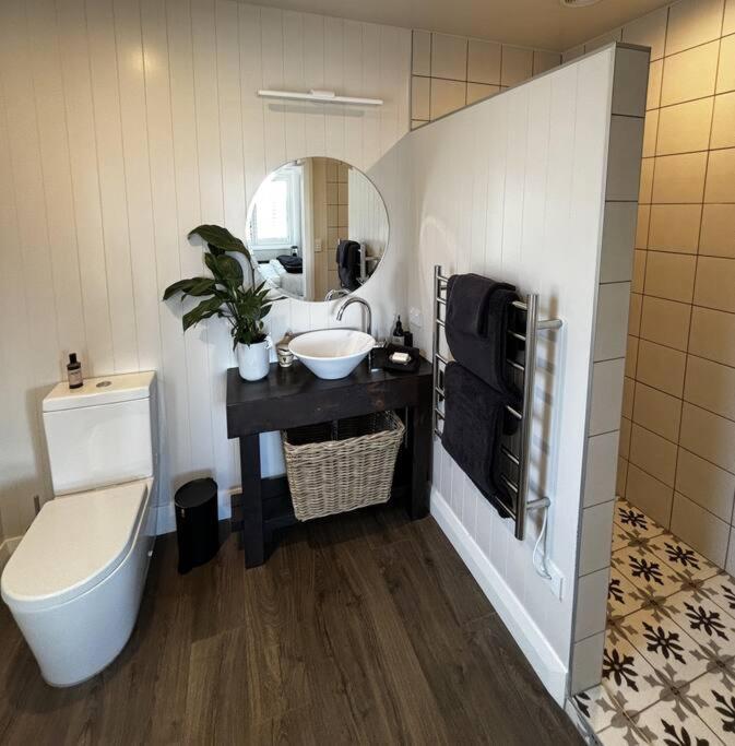 Luxury Cottage With Stunning Vineyard Views Renwick ภายนอก รูปภาพ